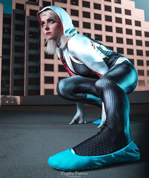 spider-gwen boobs